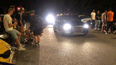 Autoposer, die ihre Motoren aufheulen lassen, lösen bei den Mitmenschen unterschiedliche Emotionen aus. Bild: STREETLIFE / Salvatore Iuliano