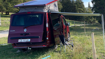 Aufgestellter Camper Renault Trafic Spacenomad