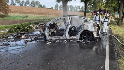 Das New Yorker Automagazin Road & Track berichtete am 8. Januar 2026 über mindestens 15 Todesfälle mit Teslas, weil nach Unfällen die elektrischen Türgriffe nicht mehr funktionierten. Bild: Daniel Schulz FPÖ Feuerwehr Südheide
