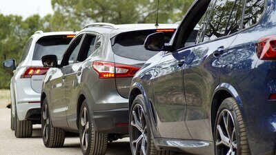 Autos in einer Reihe