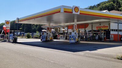 Tankstelle mit Shop