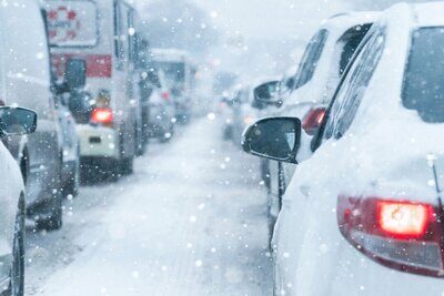 Auf den Routen in die Skigebiete dürfte es an den zwei kommenden Wochenende zu langen Staus kommen. Bild: TCS